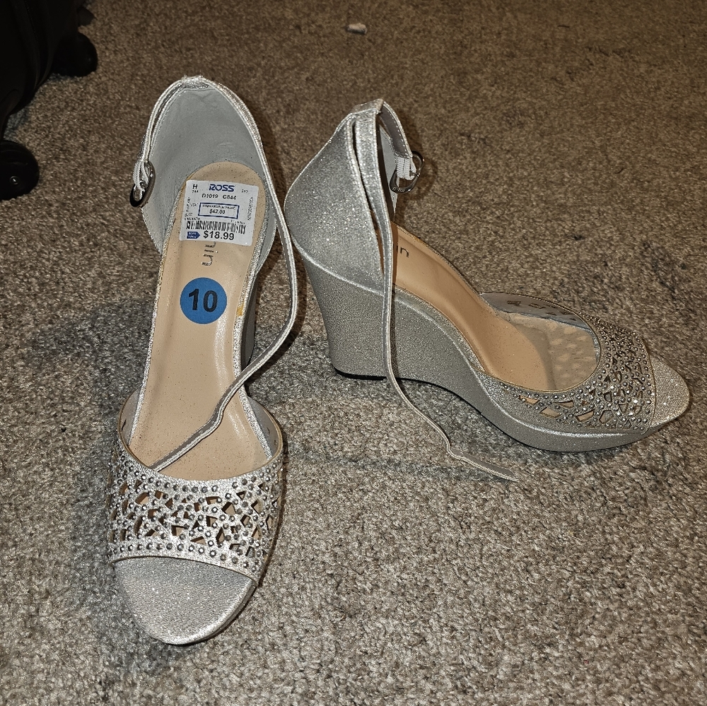 Heels - Picture 2 of 3